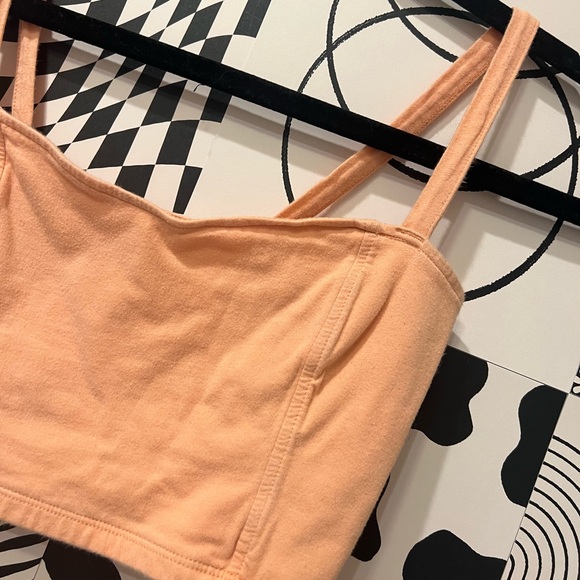 🍑Peekaboo-Back Crop Top🍑 - Picture 2 of 5